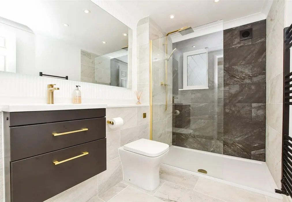 Bathroom - Harrowlands Park, Dorking, Surrey - Wards of Kent