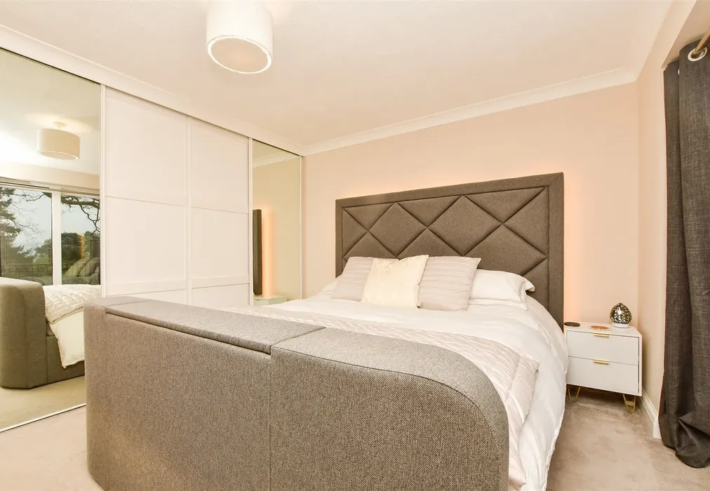Bedroom 1 - Harrowlands Park, Dorking, Surrey - Wards of Kent