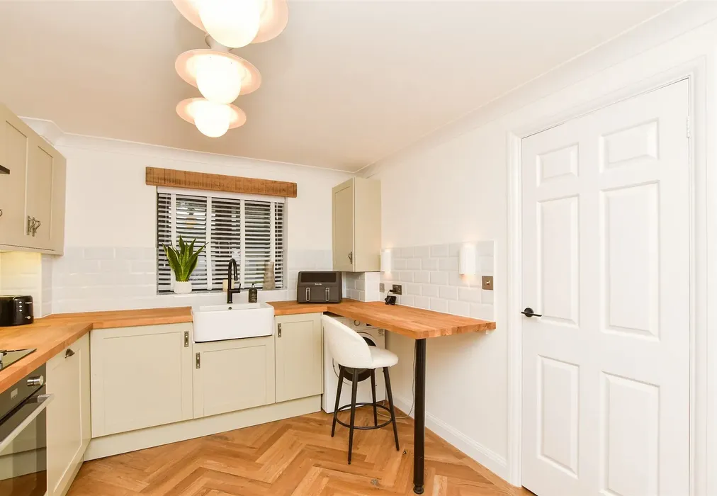 Kitchen - Harrowlands Park, Dorking, Surrey - Wards of Kent