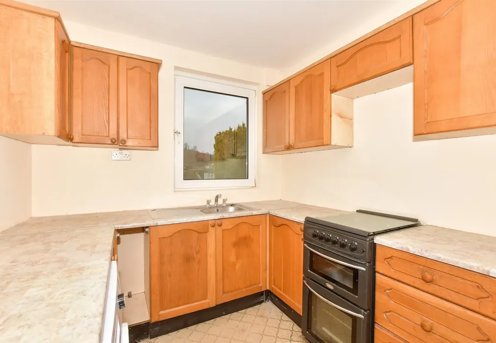 Kitchen - Farthingloe Road, Dover, Kent - Wards of Kent