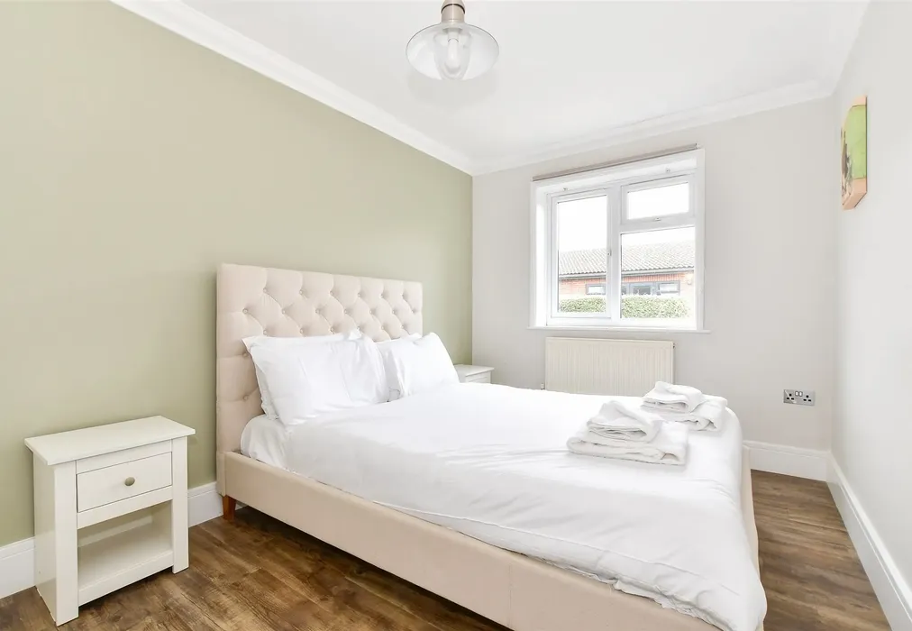 Bedroom 1 - Main Road, Rookley, Ventnor, Isle of Wight - Wards of Kent