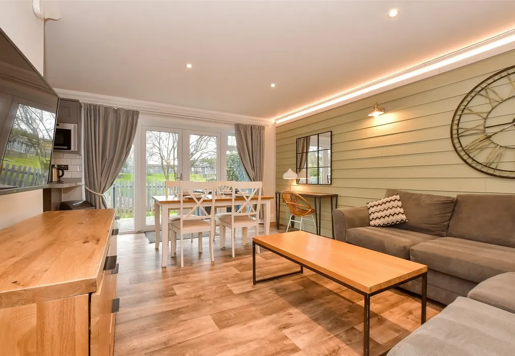 Lounge/ Dining Area - Main Road, Rookley, Ventnor, Isle of Wight - Wards of Kent