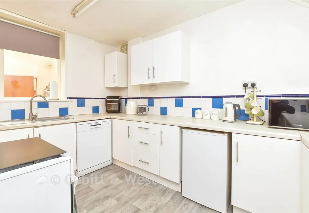 Kitchen - St. Michael's Road, Havant, Hampshire - Wards of Kent
