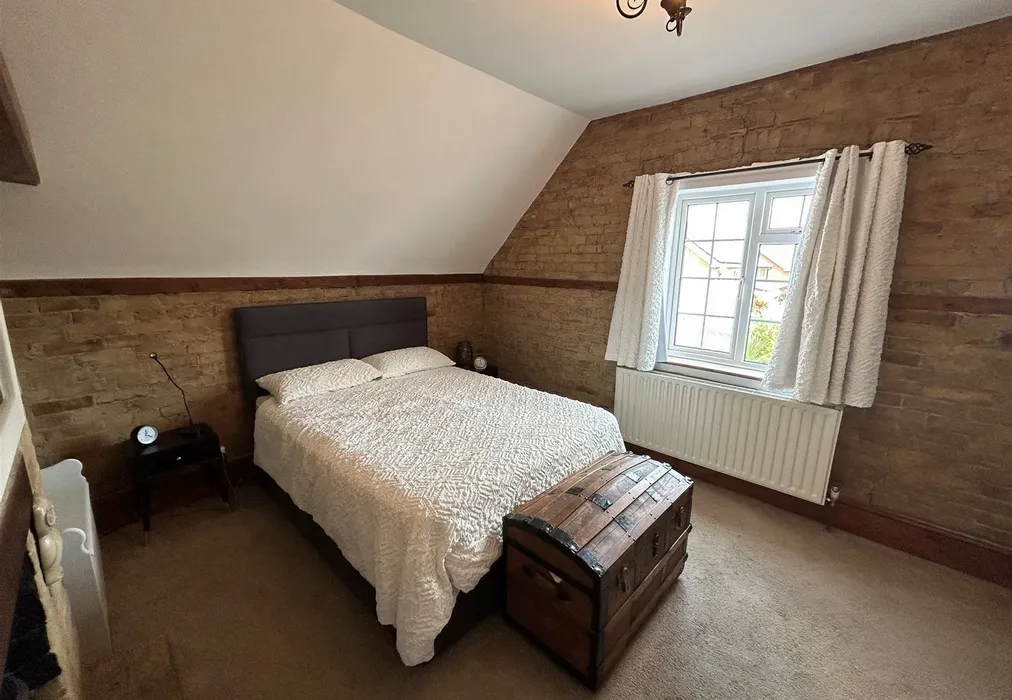 Bedroom 1 - Lower Rainham Road, Rainham, Gillingham, Kent - Wards of Kent