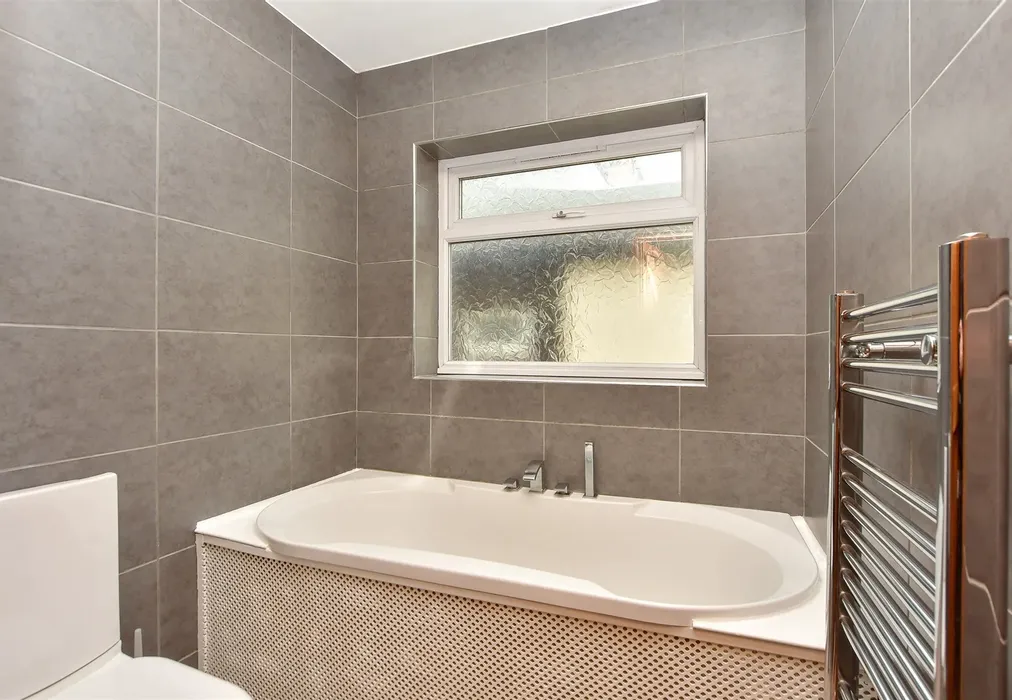 Bathroom - Lower Rainham Road, Rainham, Gillingham, Kent - Wards of Kent
