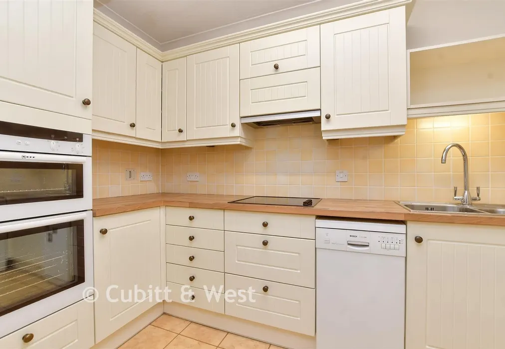 Kitchen - Wray Park Road, Reigate, Surrey - Wards of Kent