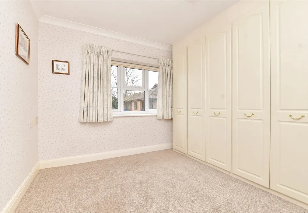 Bedroom - Wray Park Road, Reigate, Surrey - Wards of Kent