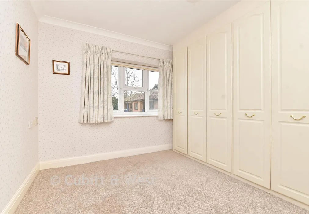 Bedroom - Wray Park Road, Reigate, Surrey - Wards of Kent