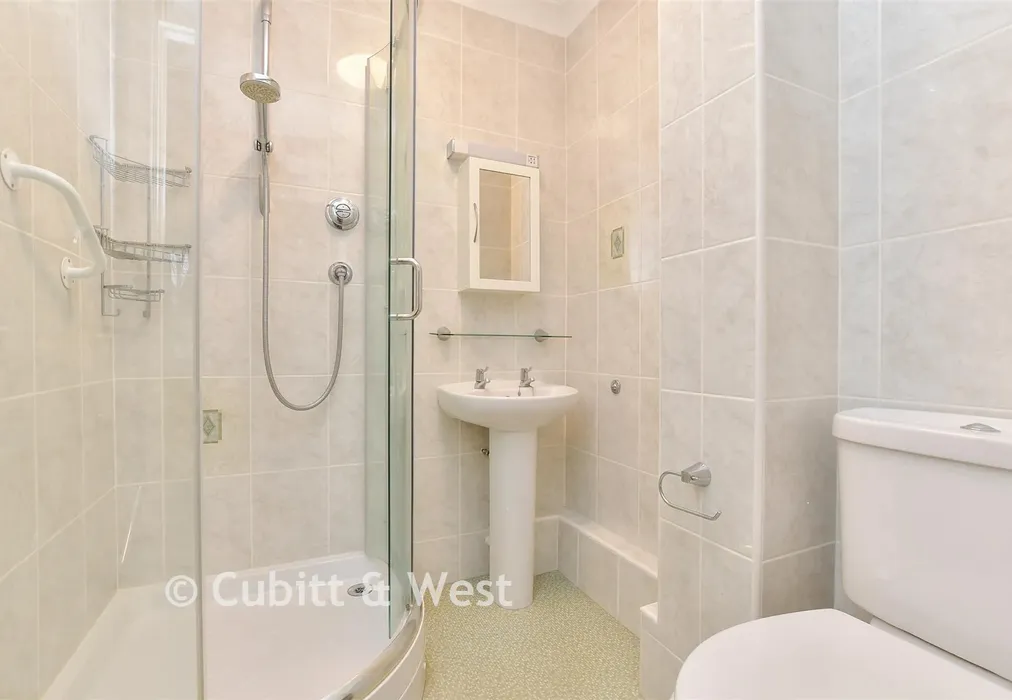 En-Suite - Wray Park Road, Reigate, Surrey - Wards of Kent