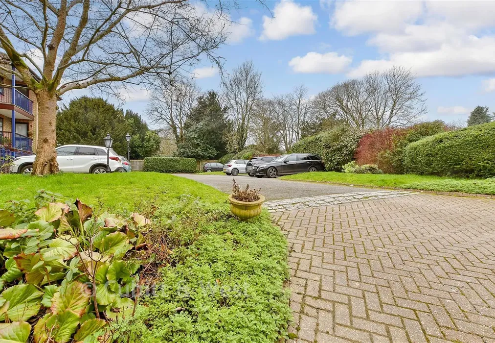 External Parking - Wray Park Road, Reigate, Surrey - Wards of Kent