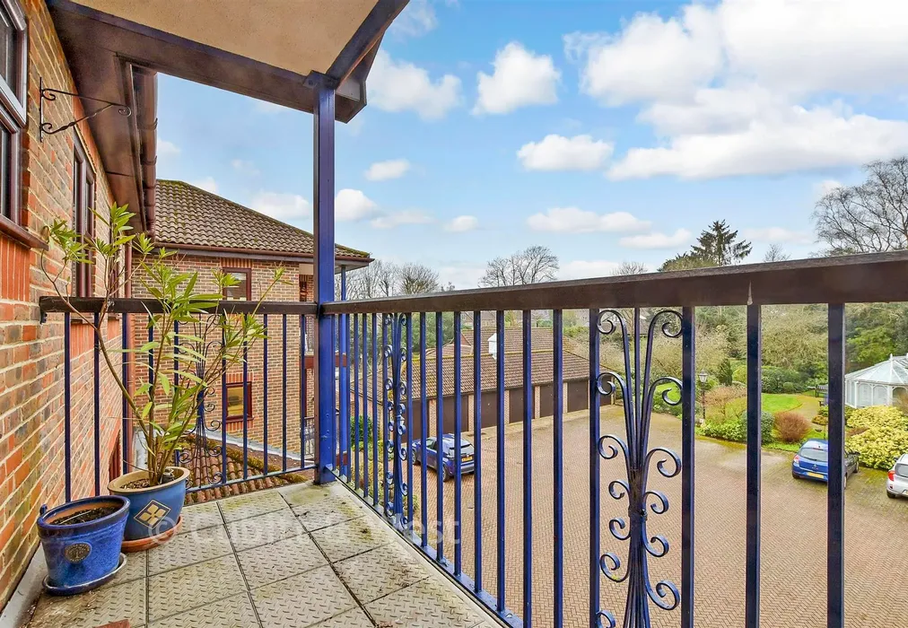 Balcony / Terrace - Wray Park Road, Reigate, Surrey - Wards of Kent