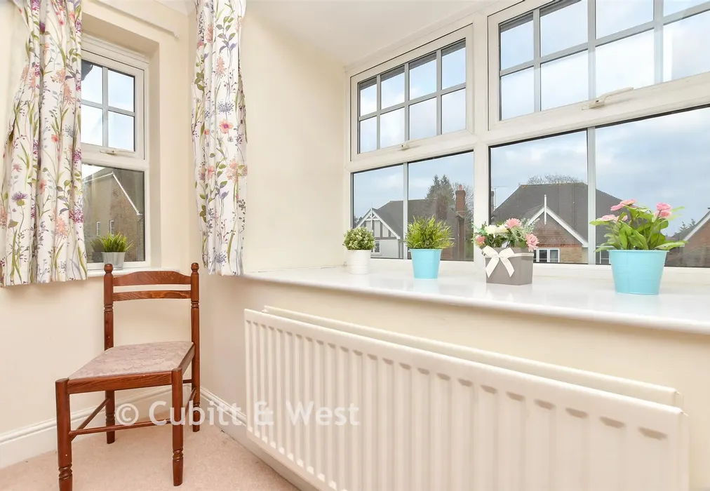 Internal Lifestyle Photograph - Hillside, Banstead, Surrey - Wards of Kent
