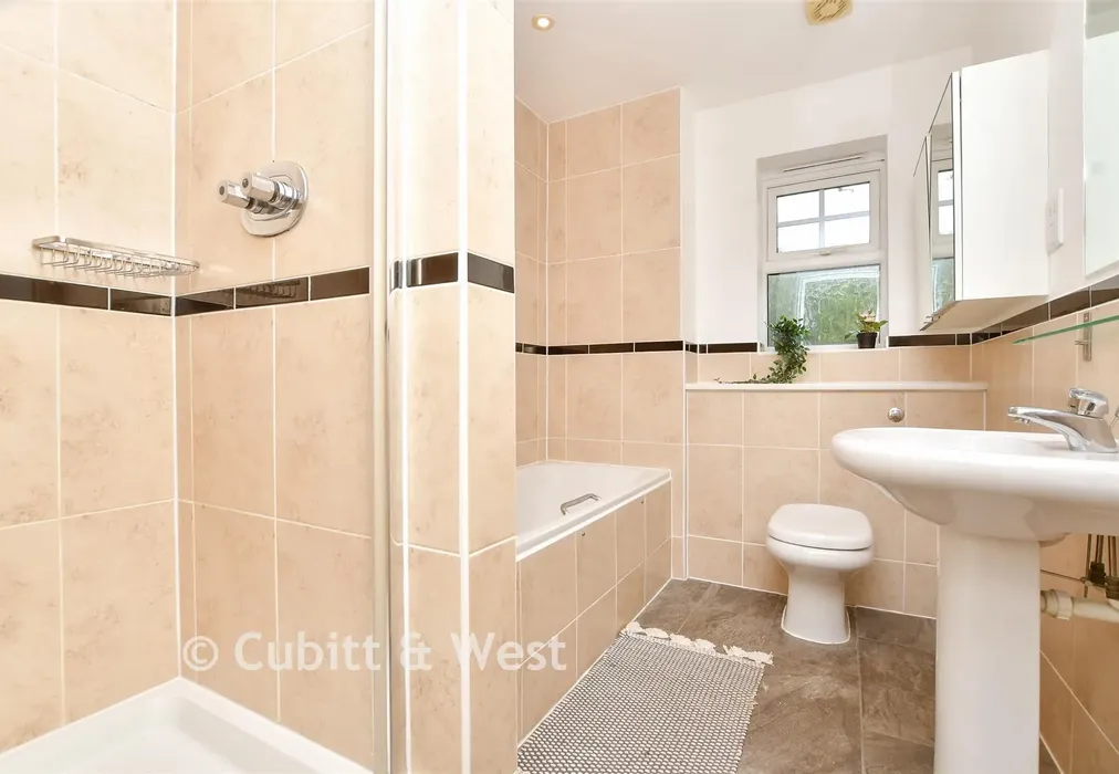 Bathroom - Hillside, Banstead, Surrey - Wards of Kent