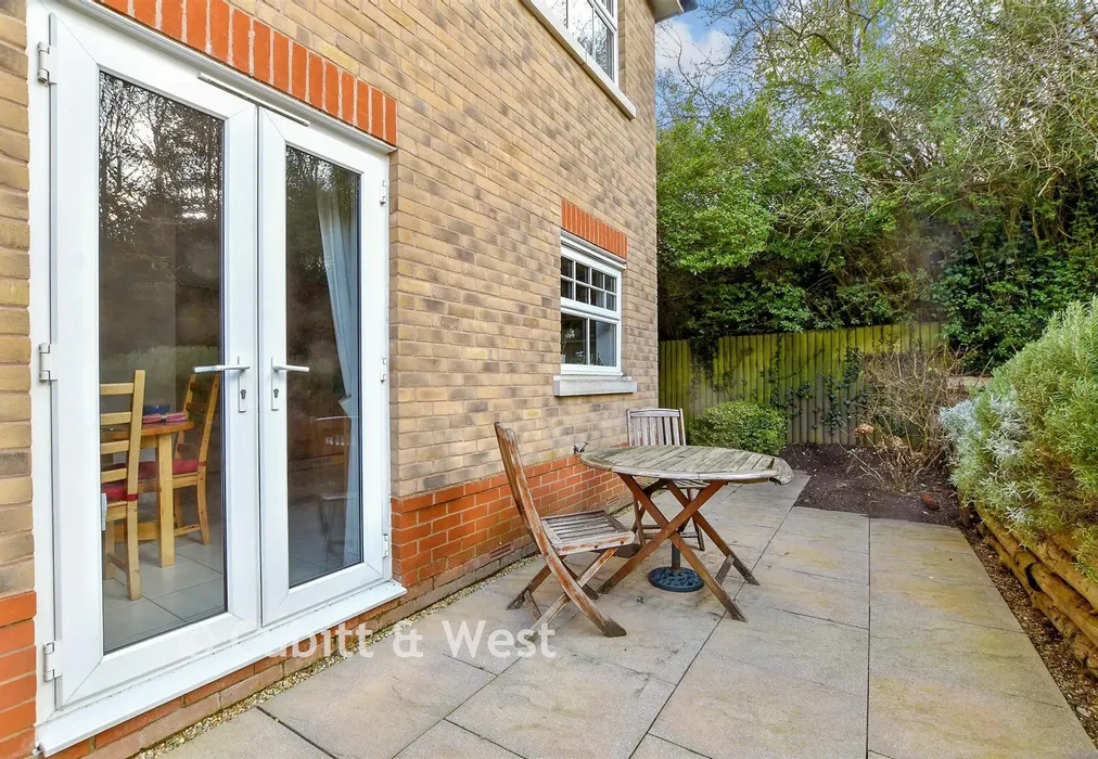 Patio / Decking - Hillside, Banstead, Surrey - Wards of Kent