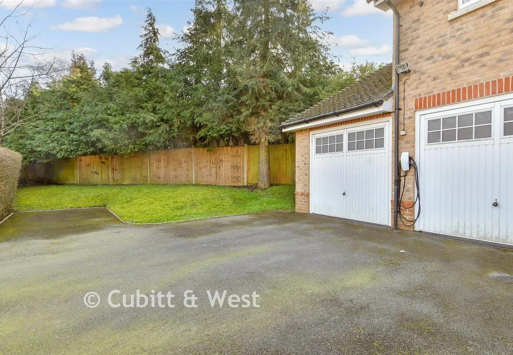 Driveway/Parking - Hillside, Banstead, Surrey - Wards of Kent