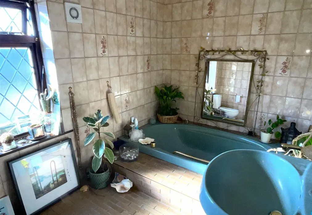 Bathroom Nf - All Saints Avenue, Westbrook, Margate, Kent - Wards of Kent