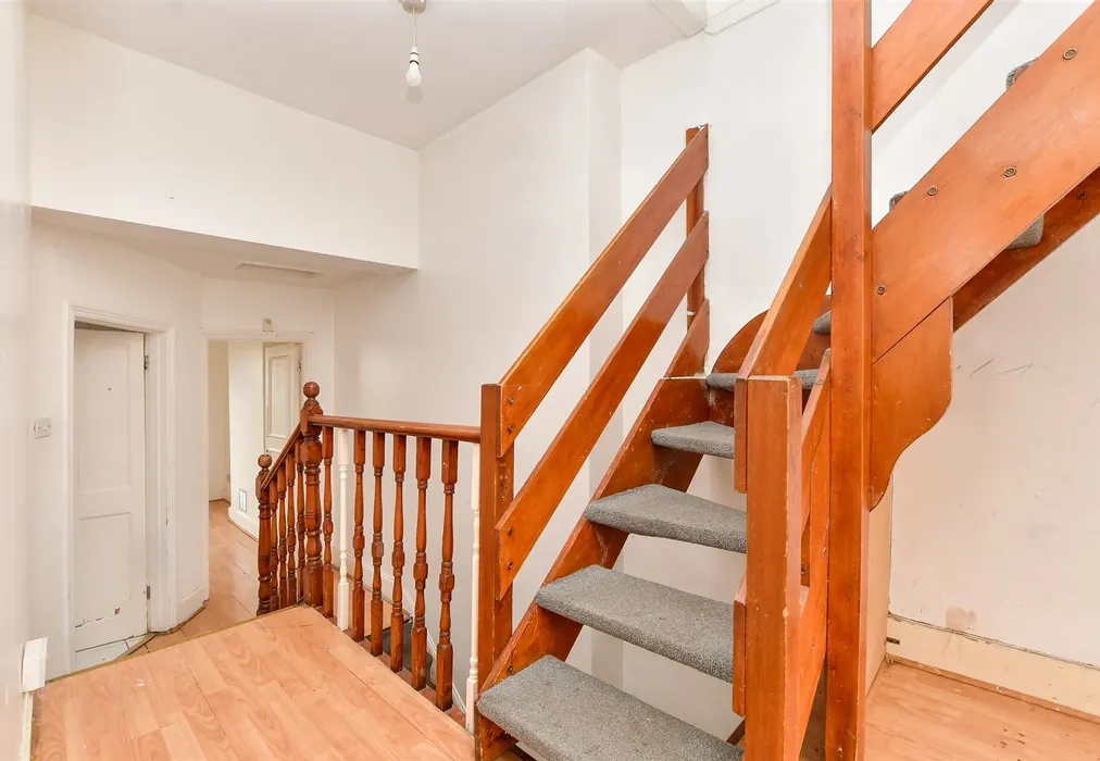 Landing - Kynaston Road, Thornton Heath, Surrey - Wards of Kent
