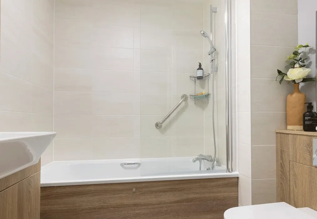 Bathroom - High Street, Staplehurst, Kent - Wards of Kent