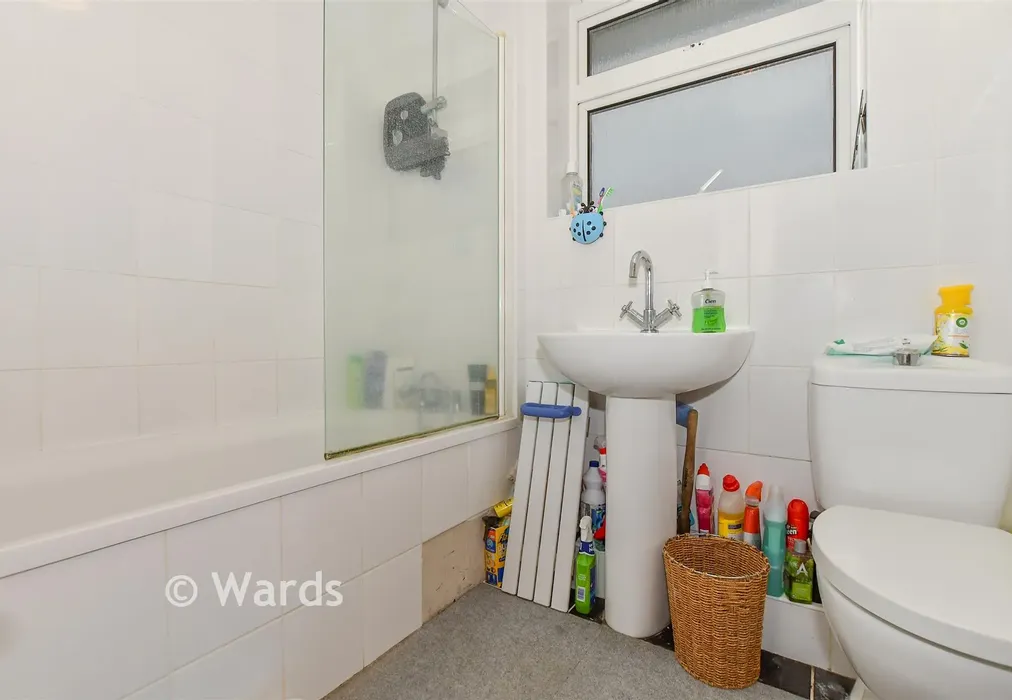 Bathroom - Bishops Close, Nettlestead, Maidstone, Kent - Wards of Kent