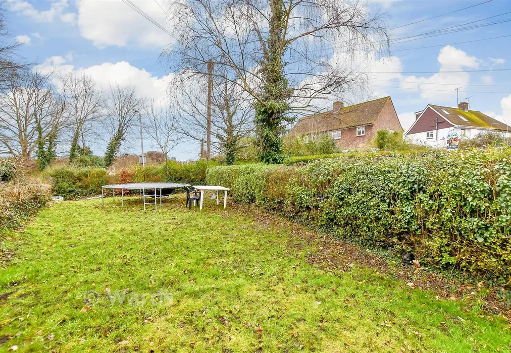 Front Garden - Bishops Close, Nettlestead, Maidstone, Kent - Wards of Kent