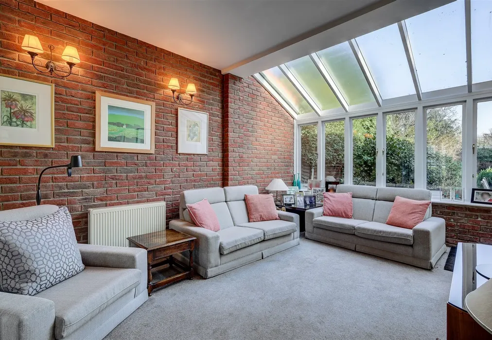 Family Room - Church Hill, Loughton, Essex - Wards of Kent