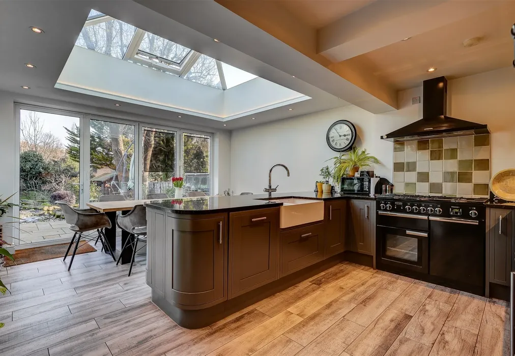 Kitchen - Church Hill, Loughton, Essex - Wards of Kent