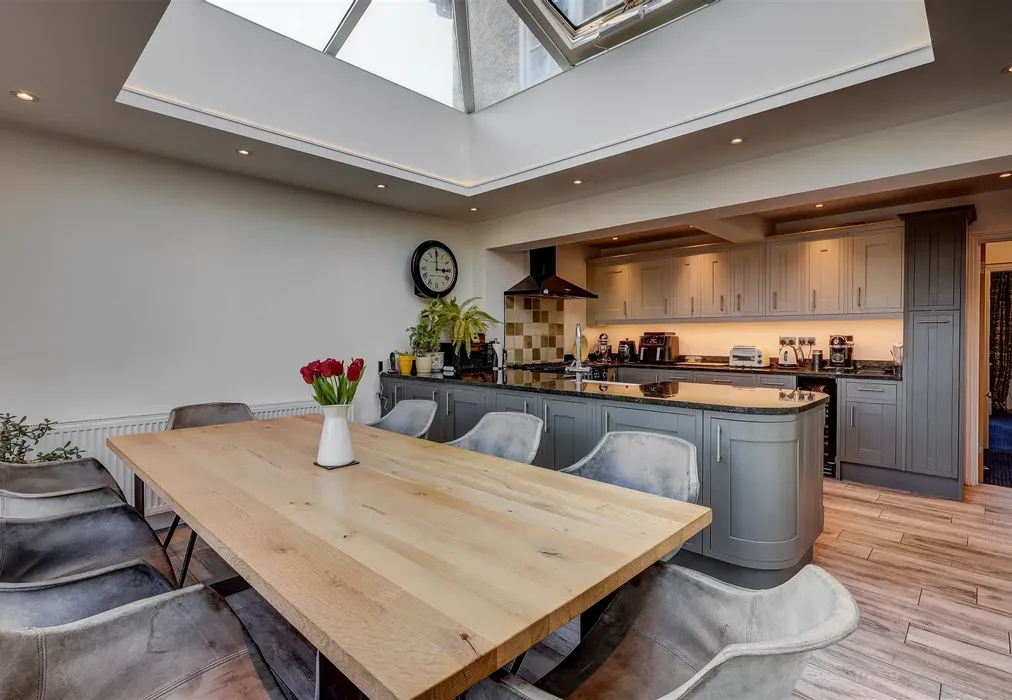 Kitchen - Church Hill, Loughton, Essex - Wards of Kent