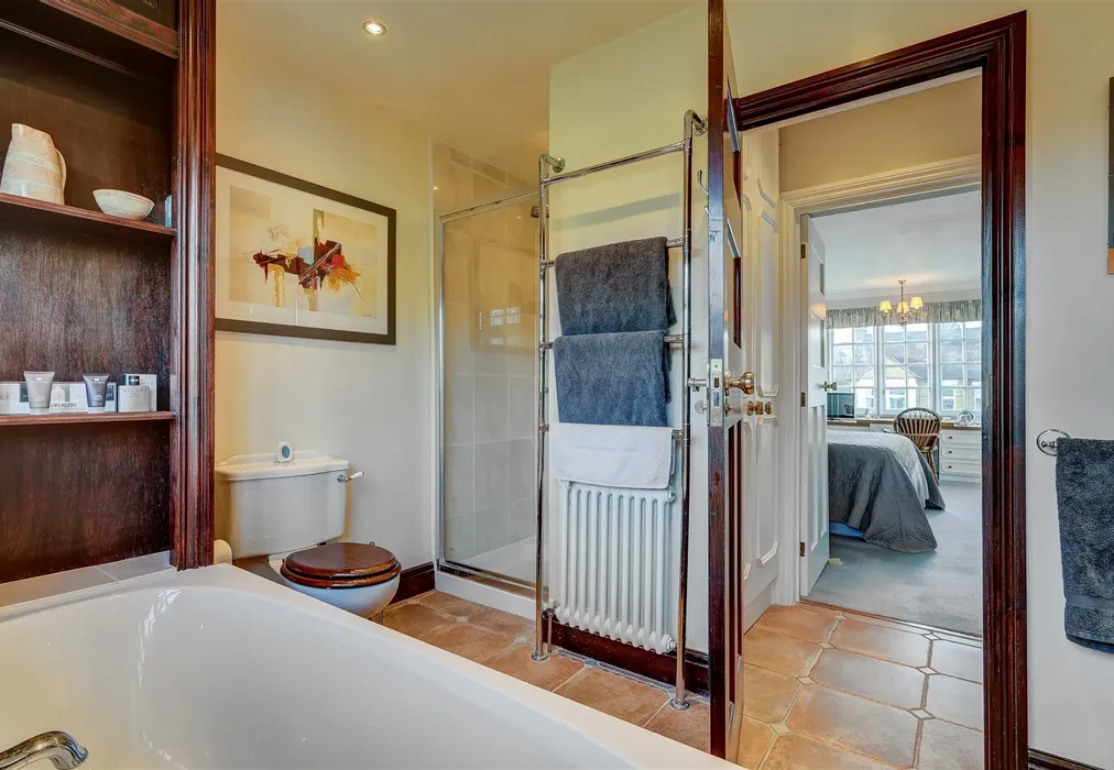 En-Suite Bathroom - Church Hill, Loughton, Essex - Wards of Kent