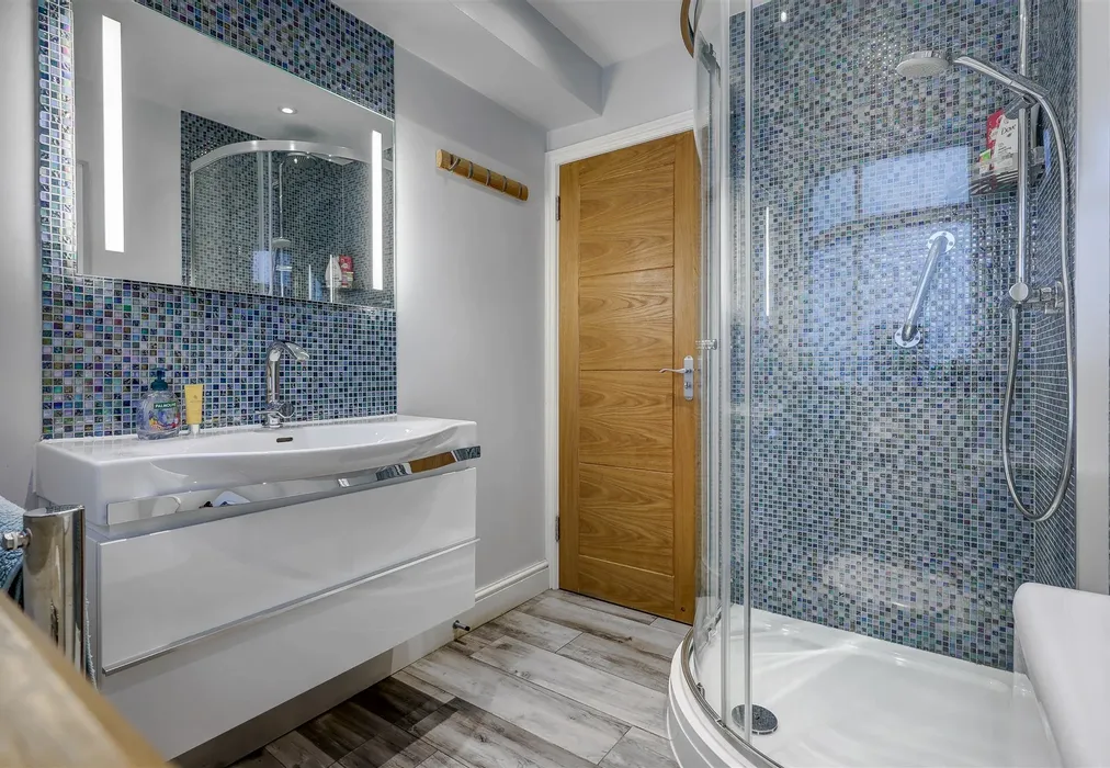 Shower Room - Church Hill, Loughton, Essex - Wards of Kent