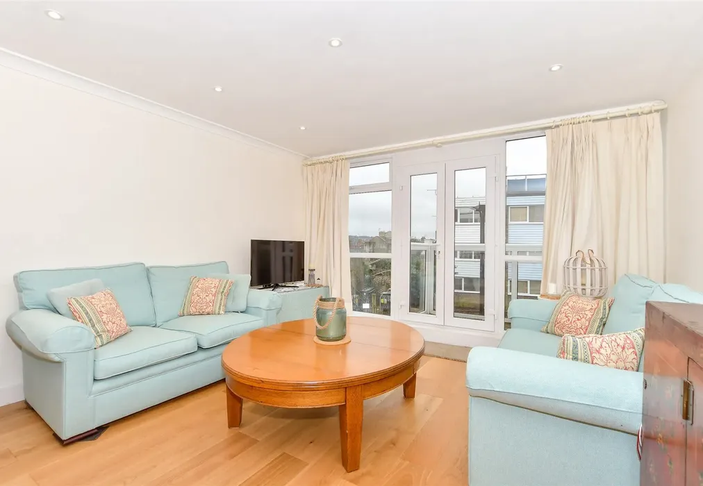 Lounge - Market Hill, Cowes, Isle of Wight - Wards of Kent