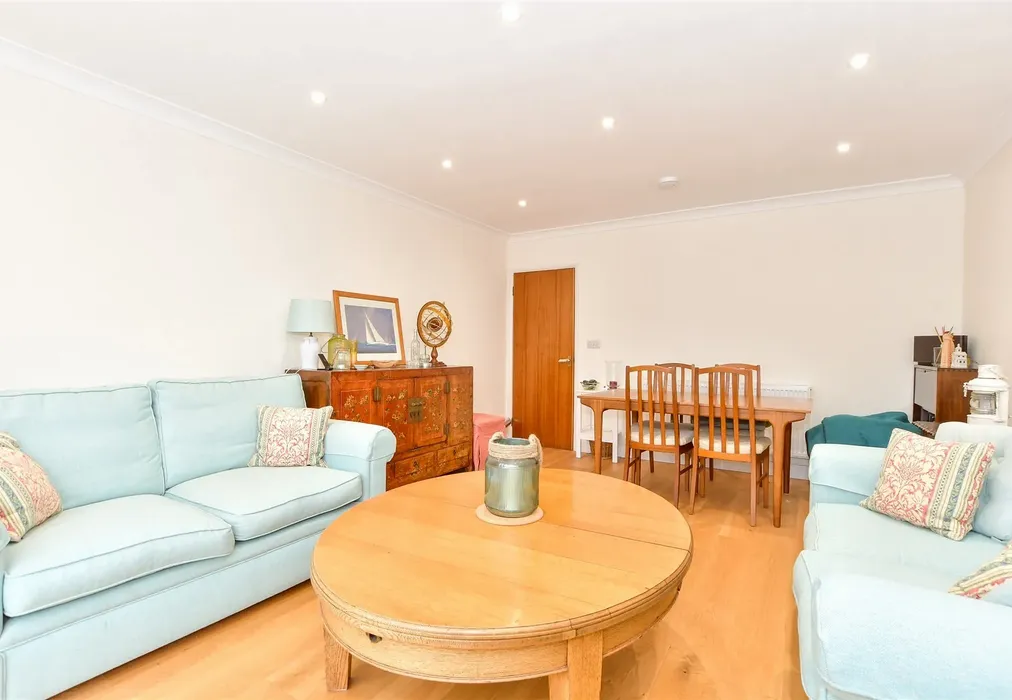 Lounge - Market Hill, Cowes, Isle of Wight - Wards of Kent