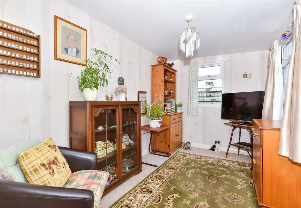 Sun Room - Rivers Road, Teynham, Sittingbourne, Kent - Wards of Kent