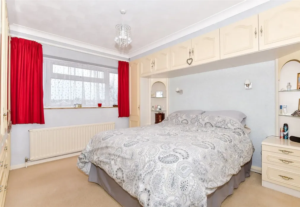 Bedroom 1 - Rivers Road, Teynham, Sittingbourne, Kent - Wards of Kent