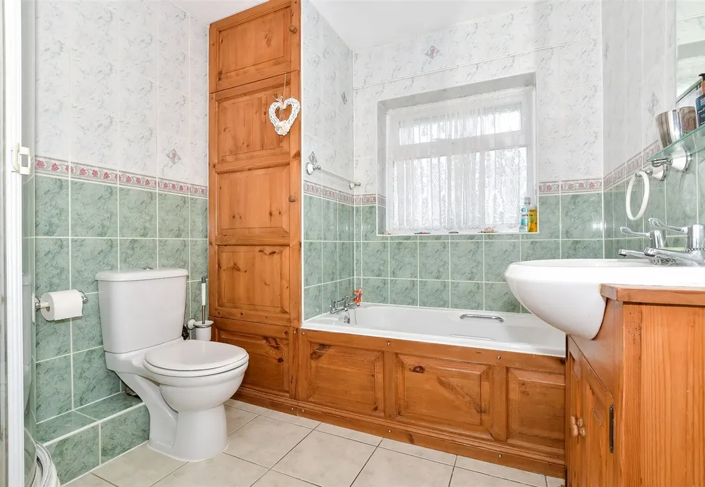 Bathroom - Rivers Road, Teynham, Sittingbourne, Kent - Wards of Kent