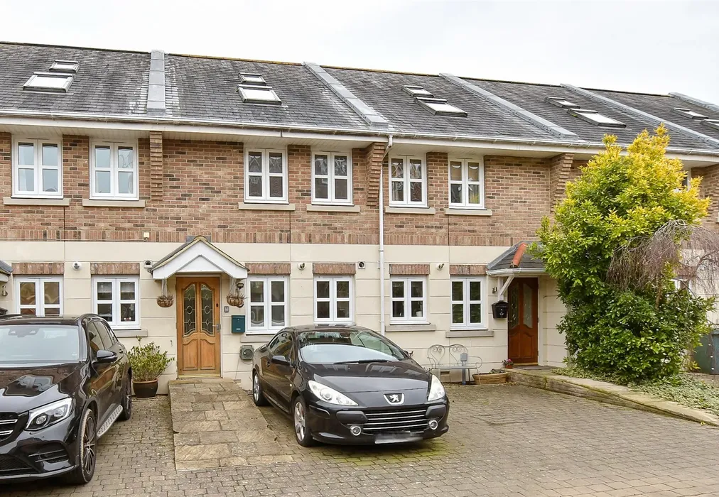 Front Web 1 - Fife Court, Cowes, Isle of Wight - Wards of Kent
