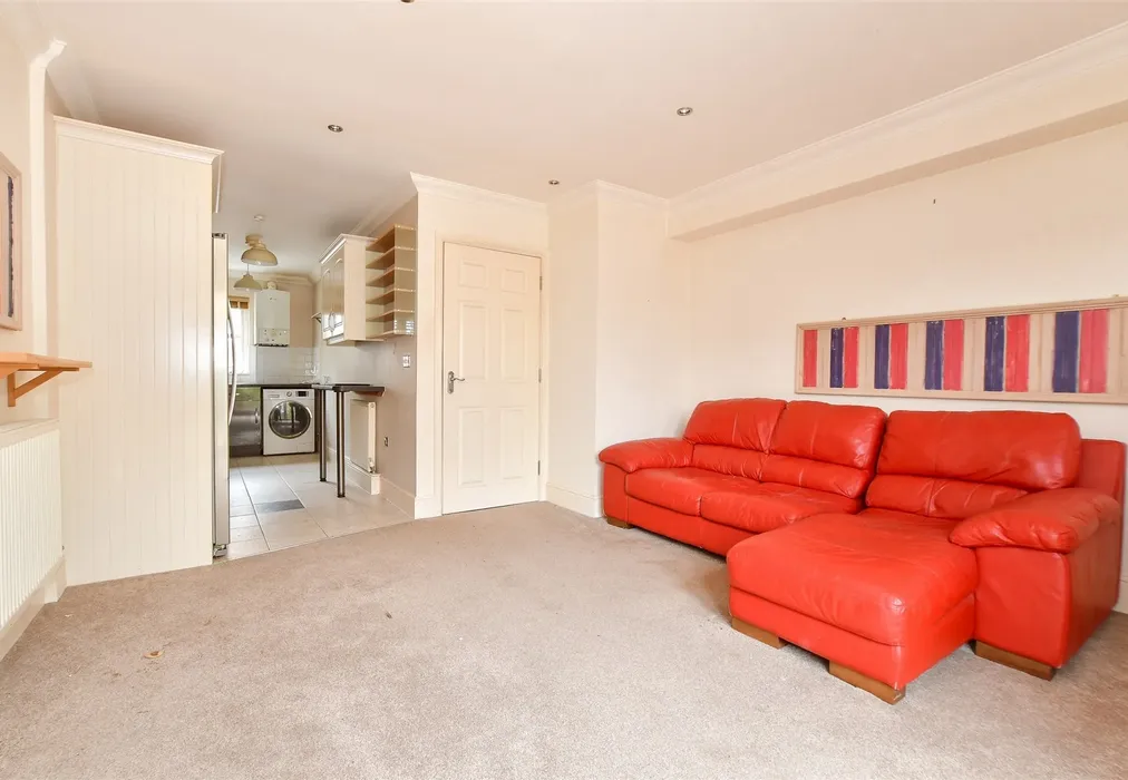 Lounge - Fife Court, Cowes, Isle of Wight - Wards of Kent