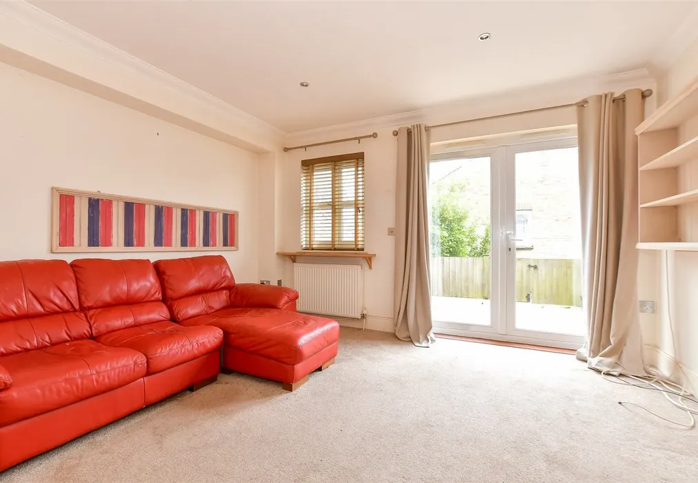 Lounge - Fife Court, Cowes, Isle of Wight - Wards of Kent