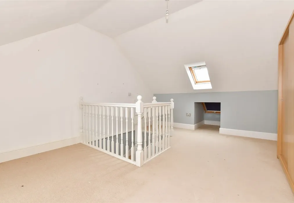 Bedroom 3 - Fife Court, Cowes, Isle of Wight - Wards of Kent
