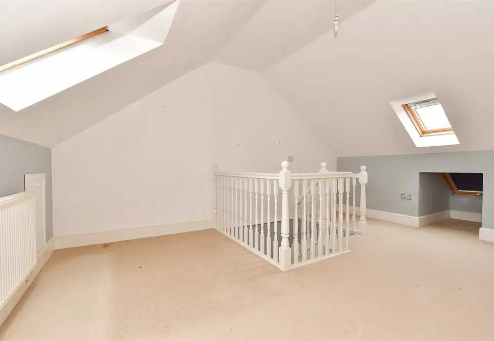 Bedroom 3 - Fife Court, Cowes, Isle of Wight - Wards of Kent