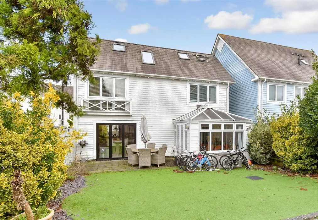 Rear Elevation - Booth Close, Snodland, Kent - Wards of Kent
