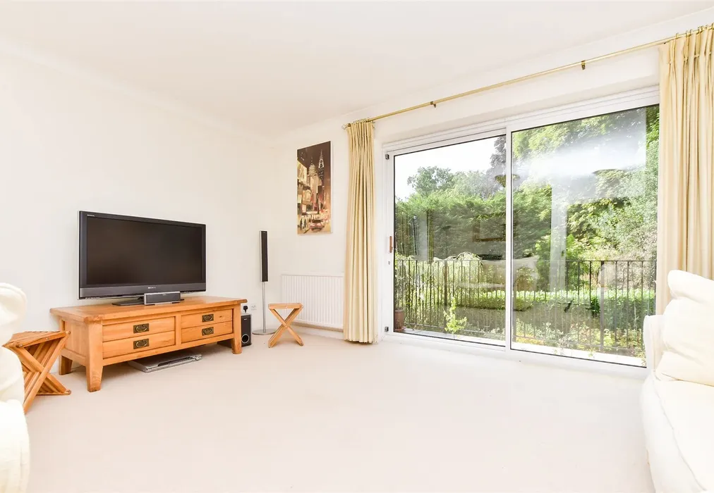 Lounge - Knowle Lane, Cranleigh, Surrey - Wards of Kent