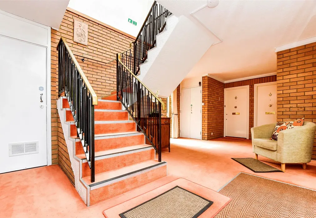Communal Gardens - Knowle Lane, Cranleigh, Surrey - Wards of Kent