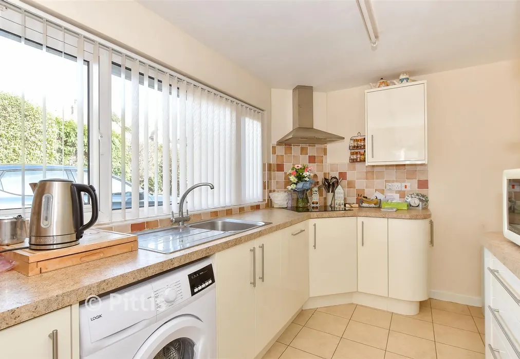 Kitchen - Highview, Freshwater, Isle of Wight - Wards of Kent