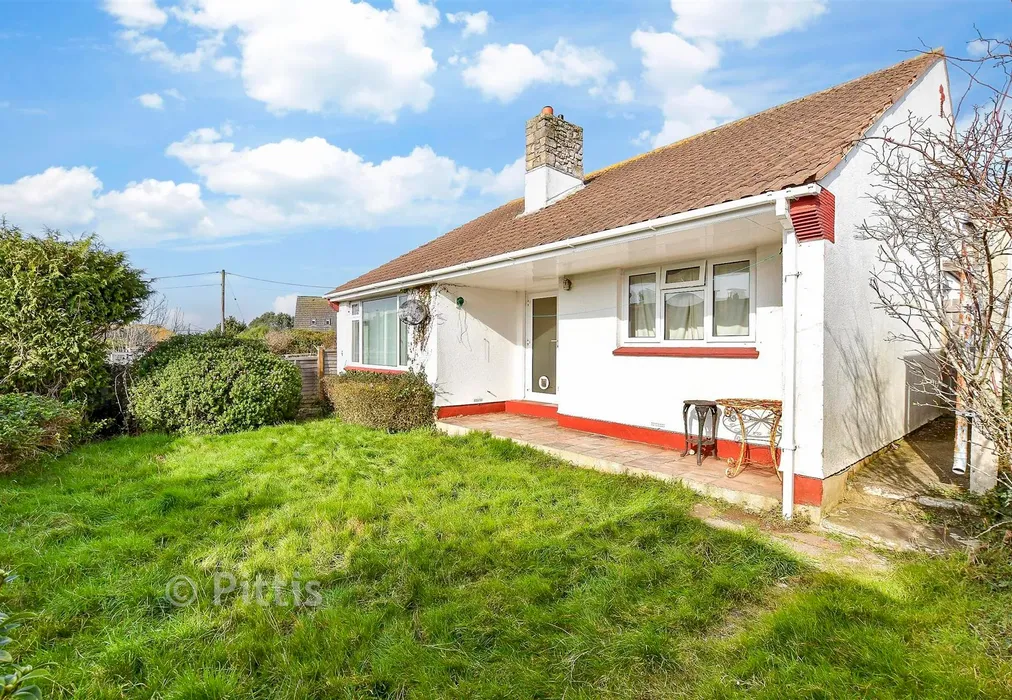 Rear Garden - Highview, Freshwater, Isle of Wight - Wards of Kent