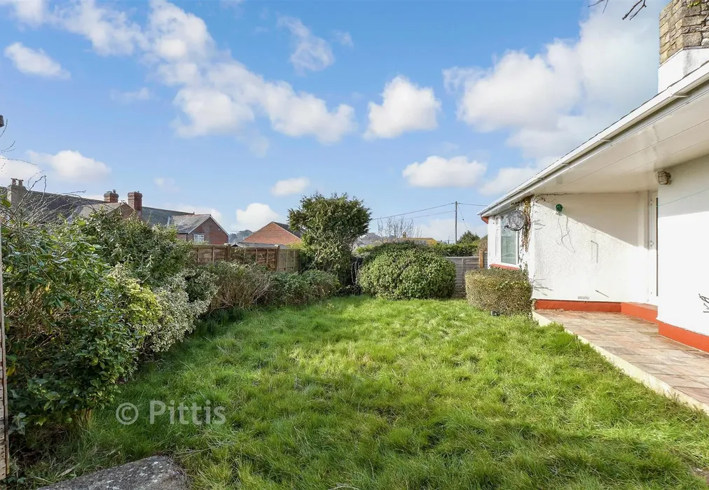 Rear Garden - Highview, Freshwater, Isle of Wight - Wards of Kent
