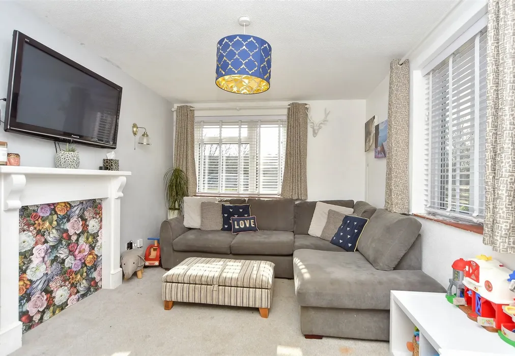 Lounge - Queenborough Road, Halfway, Sheerness, Kent - Wards of Kent