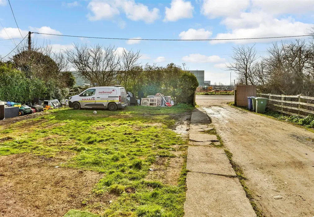 Front Garden - Queenborough Road, Halfway, Sheerness, Kent - Wards of Kent