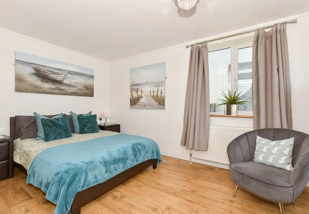 Guest Room - Palm Bay Avenue, Margate, Kent - Wards of Kent