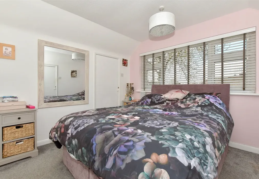 Bedroom 1 - Corrance Green, Maidstone, Kent - Wards of Kent