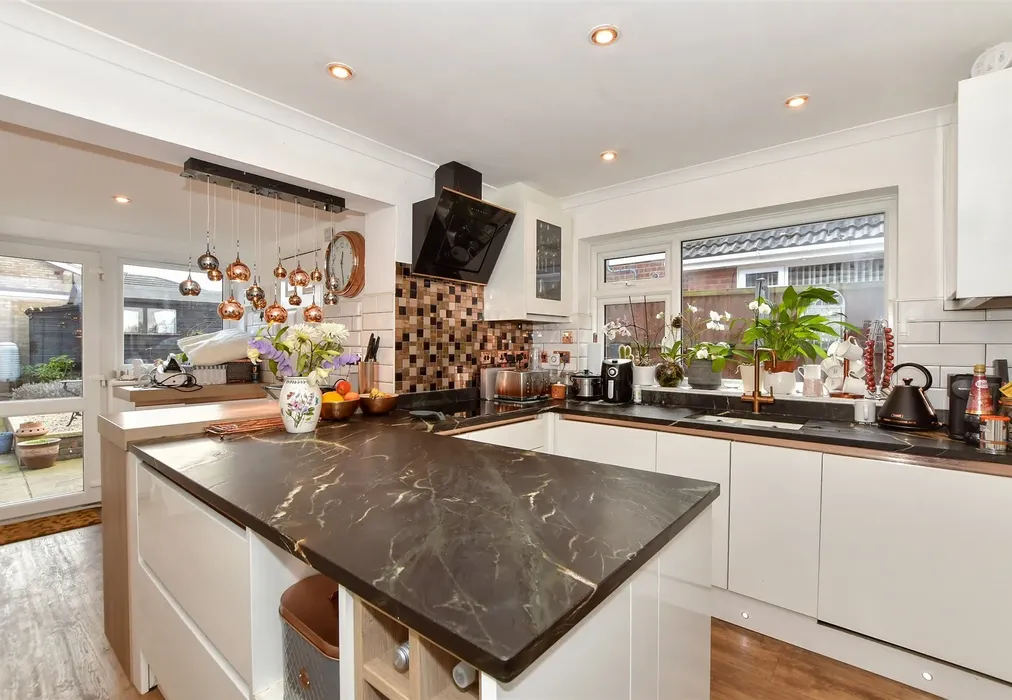 Kitchen - Corrance Green, Maidstone, Kent - Wards of Kent